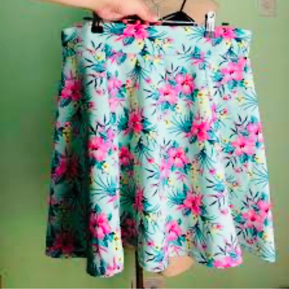 #1415=H&M Floral Skater Skirt in Pink and Green - Picture 7 of 11
